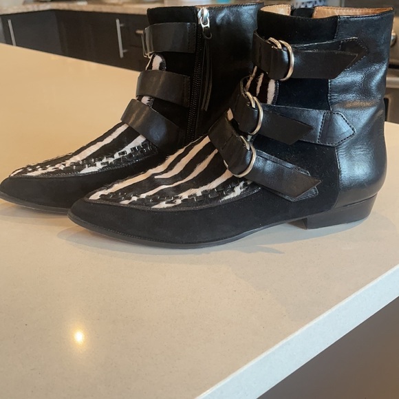 Isabel Marant Rowi Ankle Boot (Black/Zebra) - Picture 5 of 8